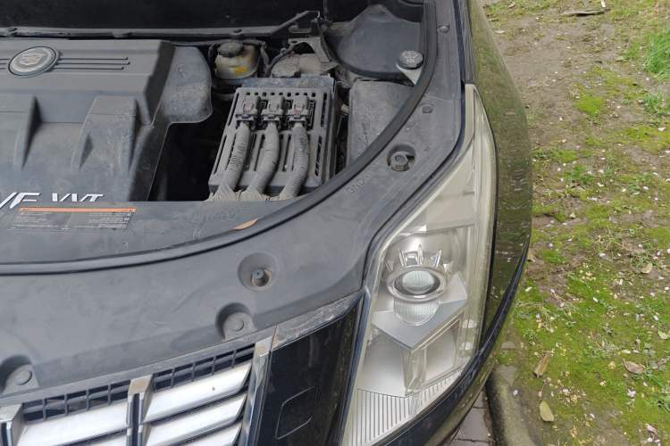 Used Cadillac SRX 2014 3.0L Comfort Model Engine Bay Left