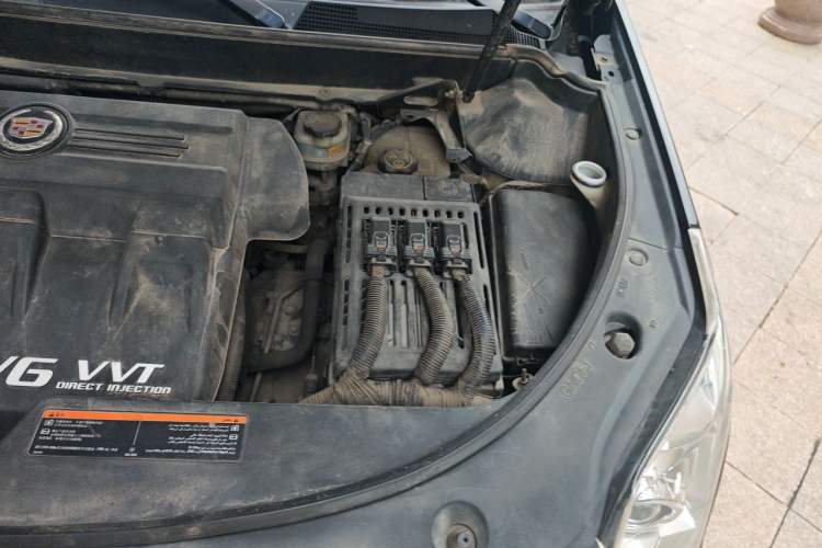 Used Cadillac SRX 2014 3.0L Comfort Model Engine Bay Left