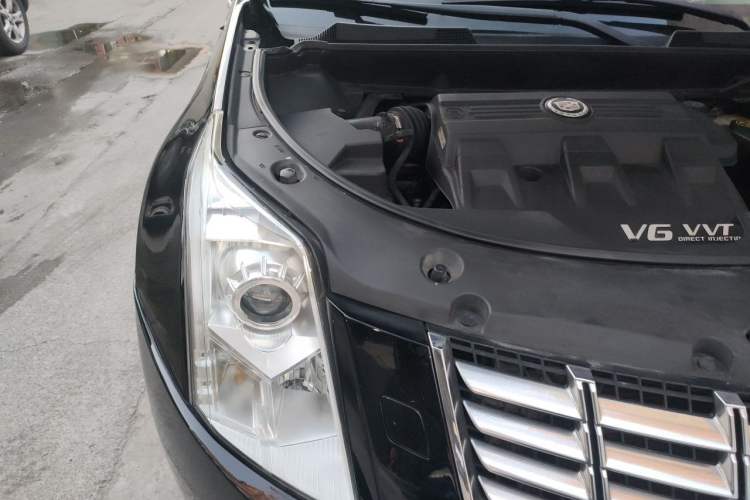Used Cadillac SRX 2014 3.0L Elite Model Engine Bay Right
