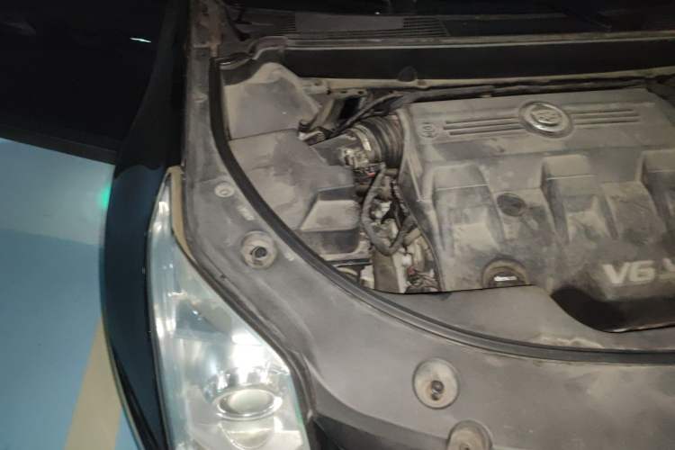 Used Cadillac SRX 2014 3.0L Elite Model Engine Bay Right