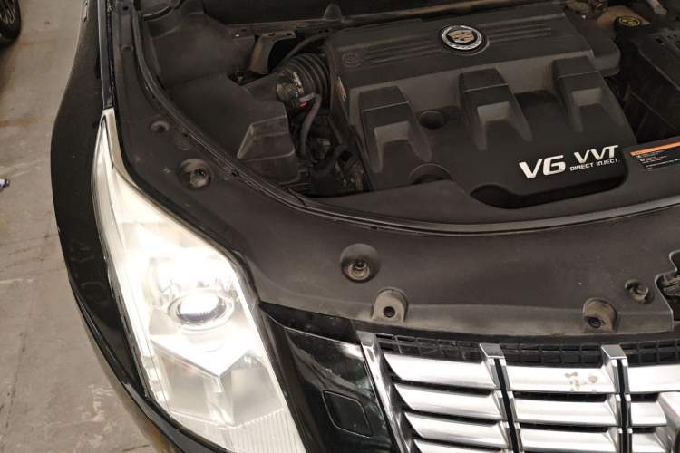 Used Cadillac SRX 2014 3.0L Elite Model Engine Bay Right