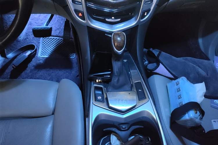 Used Cadillac SRX 2014 3.0L Elite Model Gear Lever