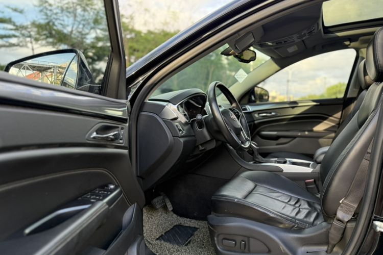 Used Cadillac SRX 2014 3.0L Comfort Model Interior 2