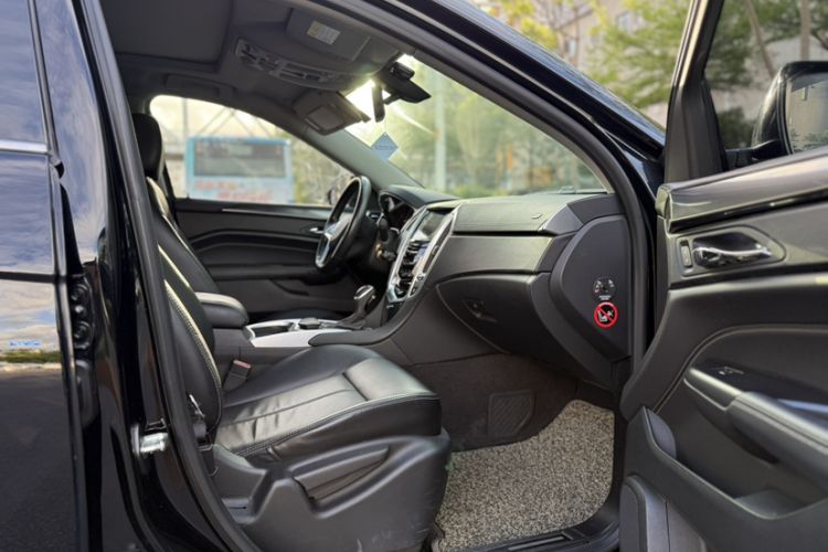 Used Cadillac SRX 2014 3.0L Comfort Model Interior 4