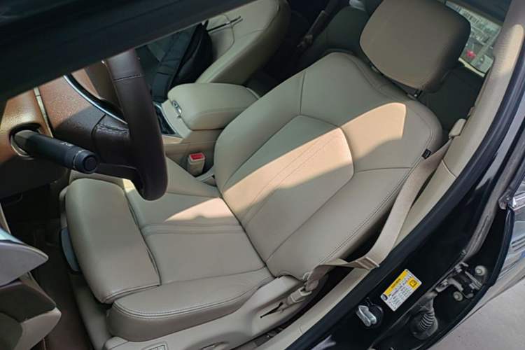 Used Cadillac SRX 2014 3.0L Elite Model Left Front Seat