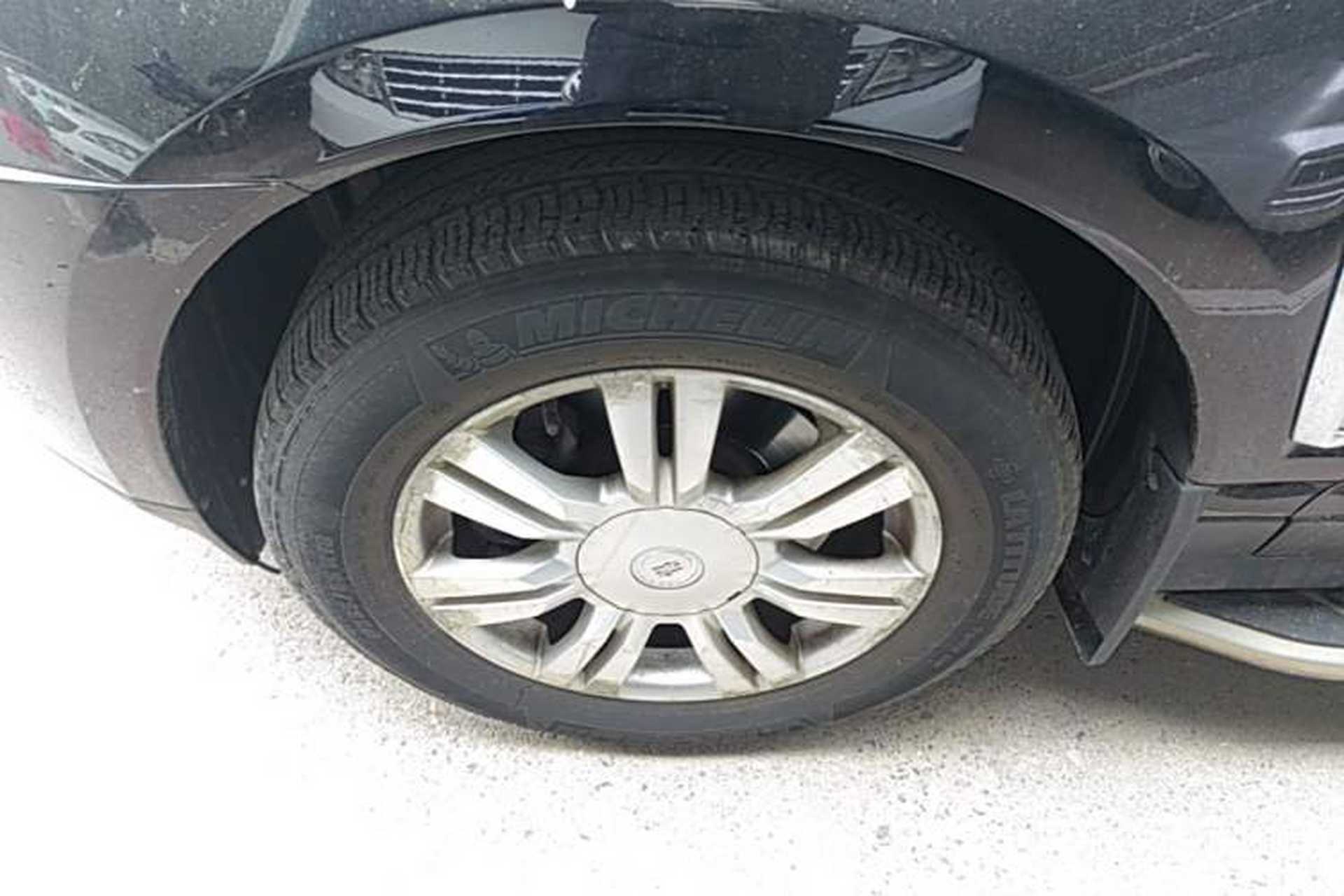 Used Cadillac SRX 2014 3.0L Elite Model Left Front Wheel Hub