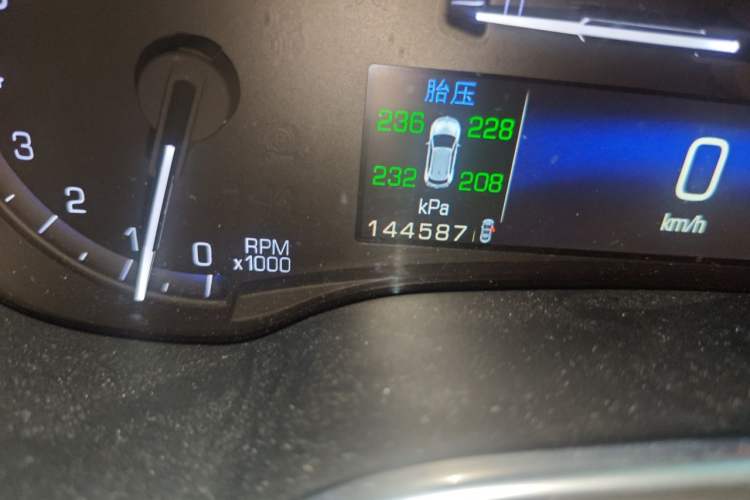 Used Cadillac SRX 2014 3.0L Elite Model Odometer Close Up