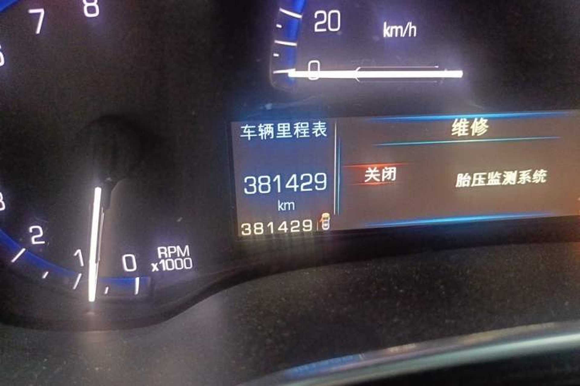 Used Cadillac SRX 2014 3.0L Comfort Model Odometer Close Up