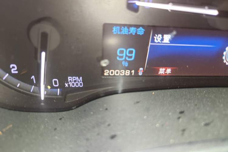 Used Cadillac SRX 2014 3.0L Elite Model Odometer Close Up