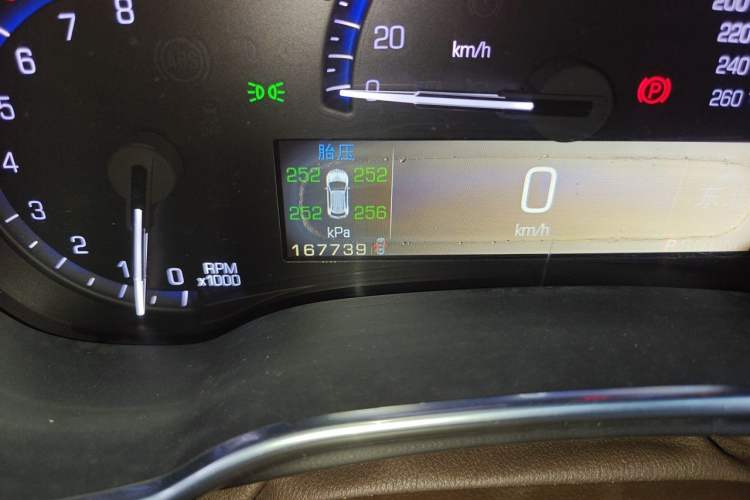 Used Cadillac SRX 2014 3.0L Elite Model Odometer Close Up