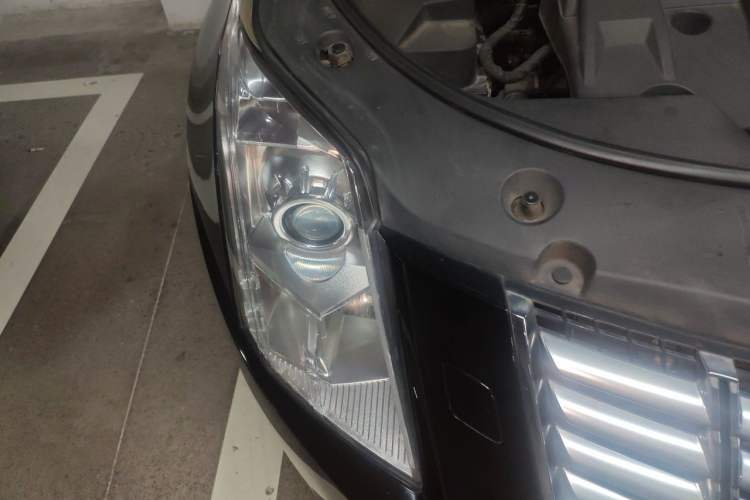 Used Cadillac SRX 2014 3.0L Elite Model Right Front Headlight