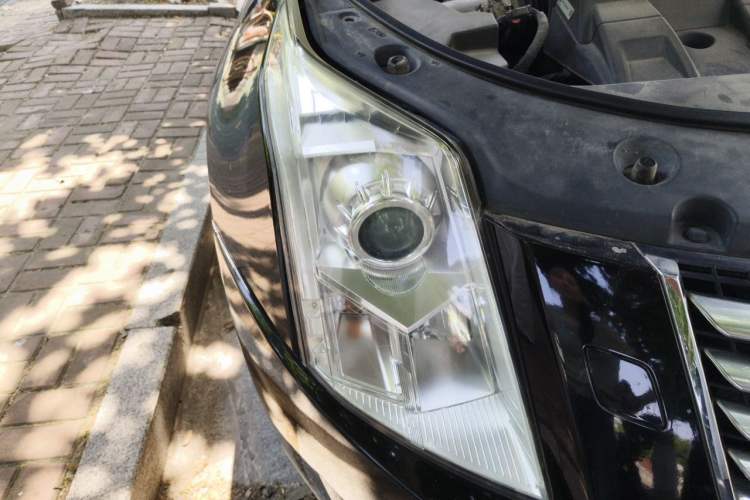 Used Cadillac SRX 2014 3.0L Comfort Model Right Front Headlight