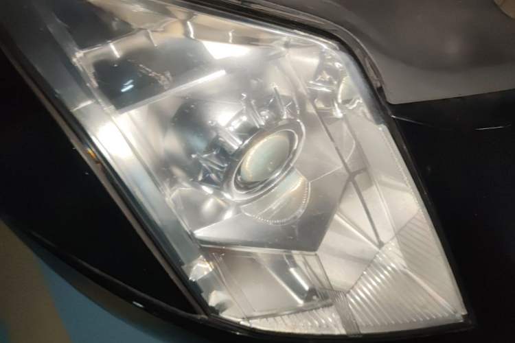 Used Cadillac SRX 2014 3.0L Elite Model Right Front Headlight