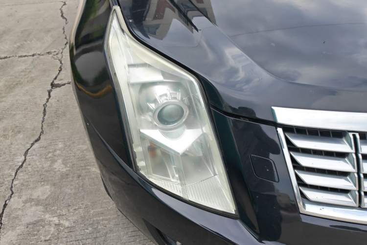 Used Cadillac SRX 2014 3.0L Elite Model Right Front Headlight