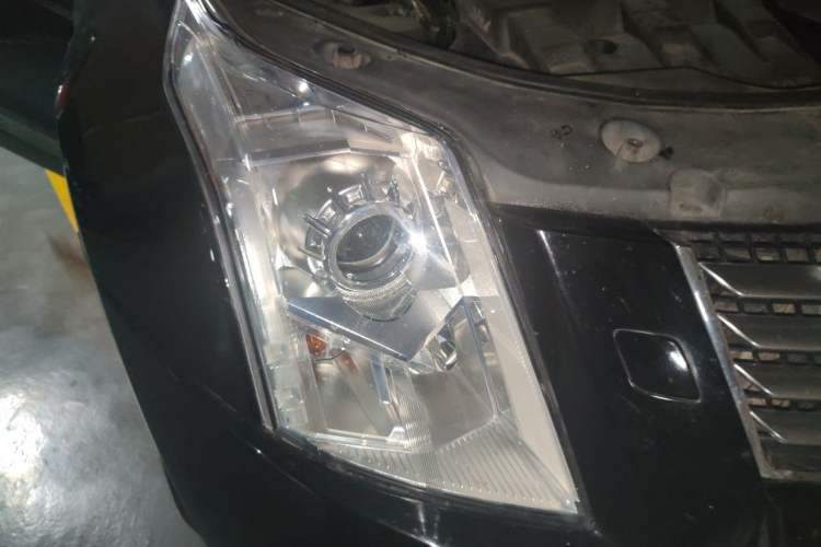 Used Cadillac SRX 2014 3.0L Comfort Model Right Front Headlight