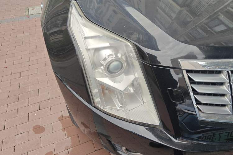 Used Cadillac SRX 2014 3.0L Comfort Model Right Front Headlight