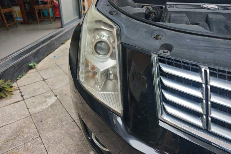 Used Cadillac SRX 2014 3.0L Comfort Model Right Front Headlight