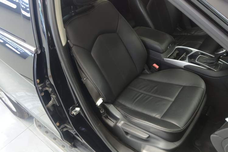 Used Cadillac SRX 2014 3.0L Comfort Model Right Front Seat