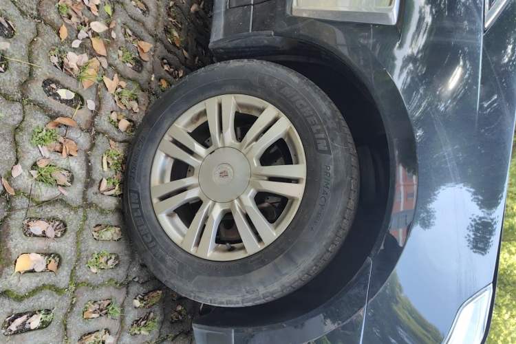 Used Cadillac SRX 2014 3.0L Comfort Model Right Front Wheel Hub