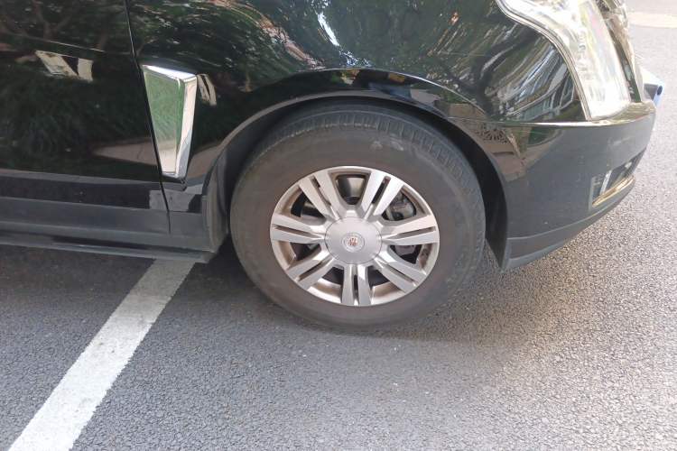 Used Cadillac SRX 2014 3.0L Elite Model Right Front Wheel Hub