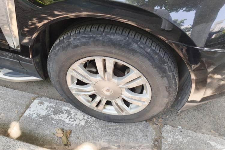 Used Cadillac SRX 2014 3.0L Comfort Model Right Front Wheel Hub