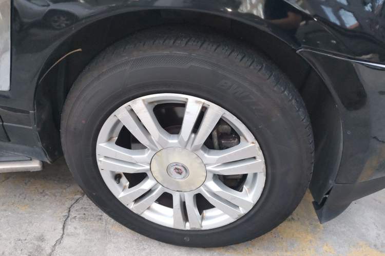Used Cadillac SRX 2014 3.0L Elite Model Right Front Wheel Hub