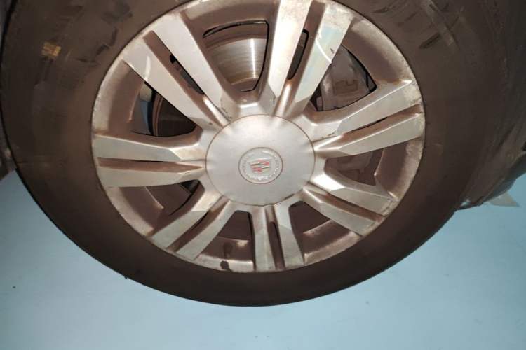 Used Cadillac SRX 2014 3.0L Elite Model Right Front Wheel Hub