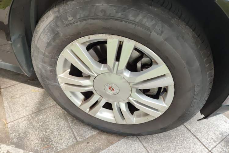 Used Cadillac SRX 2014 3.0L Comfort Model Right Front Wheel Hub