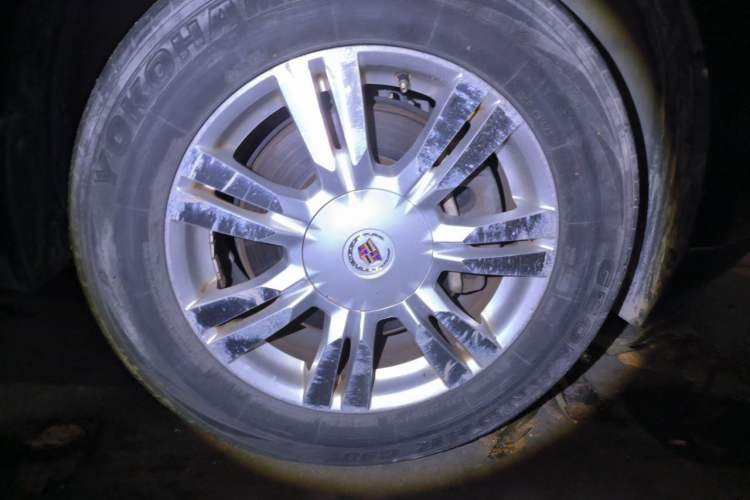 Used Cadillac SRX 2014 3.0L Comfort Model Right Front Wheel Hub