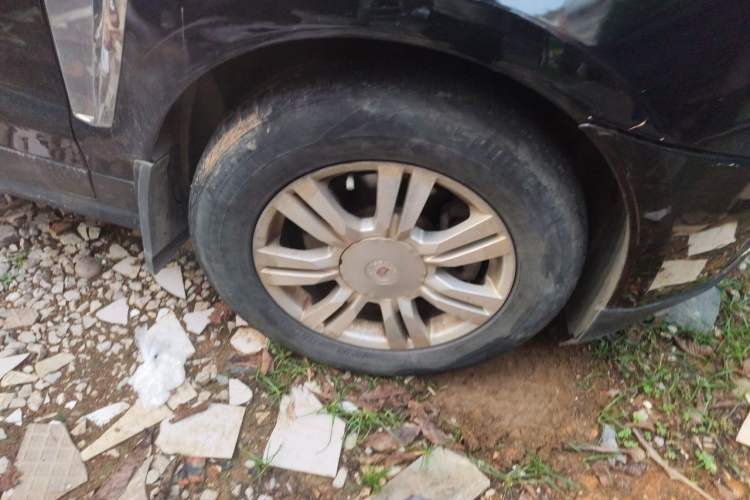 Used Cadillac SRX 2014 3.0L Elite Model Right Front Wheel Hub
