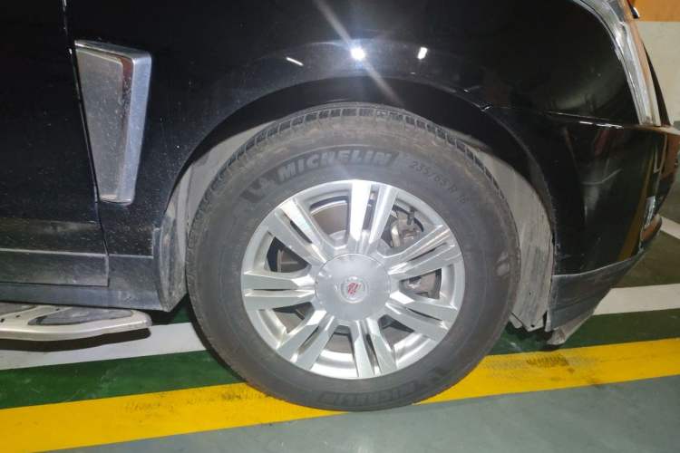 Used Cadillac SRX 2014 3.0L Comfort Model Right Front Wheel Hub