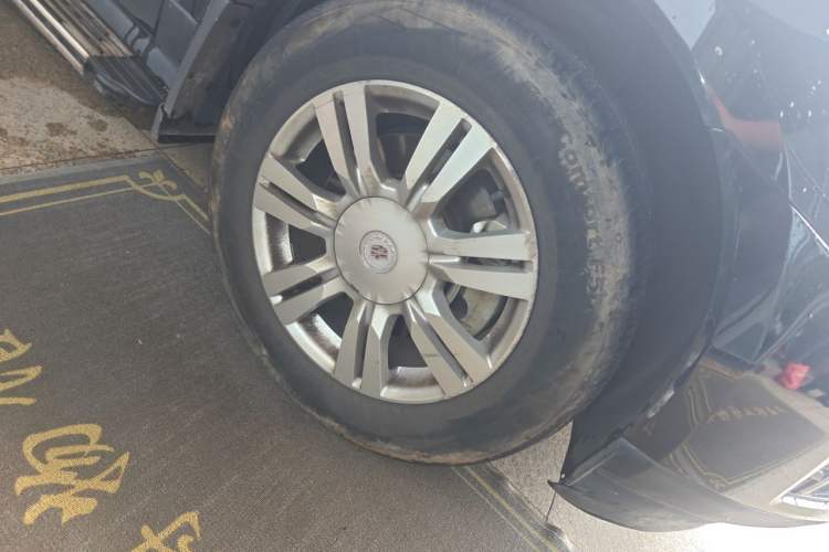 Used Cadillac SRX 2014 3.0L Elite Model Right Front Wheel Hub