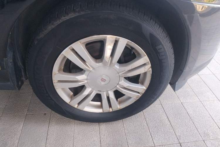 Used Cadillac SRX 2014 3.0L Comfort Model Right Front Wheel Hub