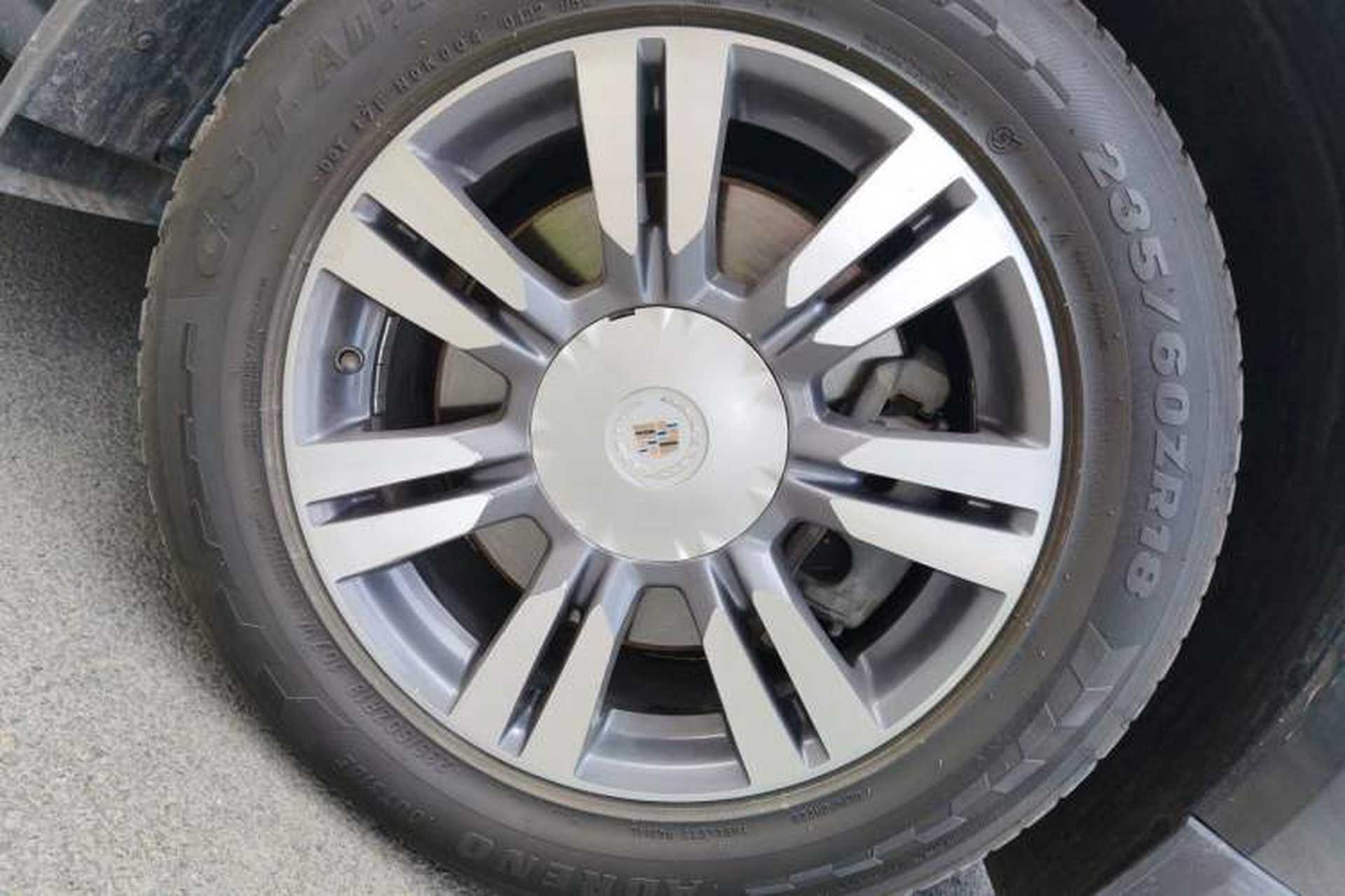 Used Cadillac SRX 2014 3.0L Comfort Model Right Front Wheel Hub