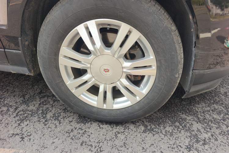 Used Cadillac SRX 2014 3.0L Elite Model Right Front Wheel Hub