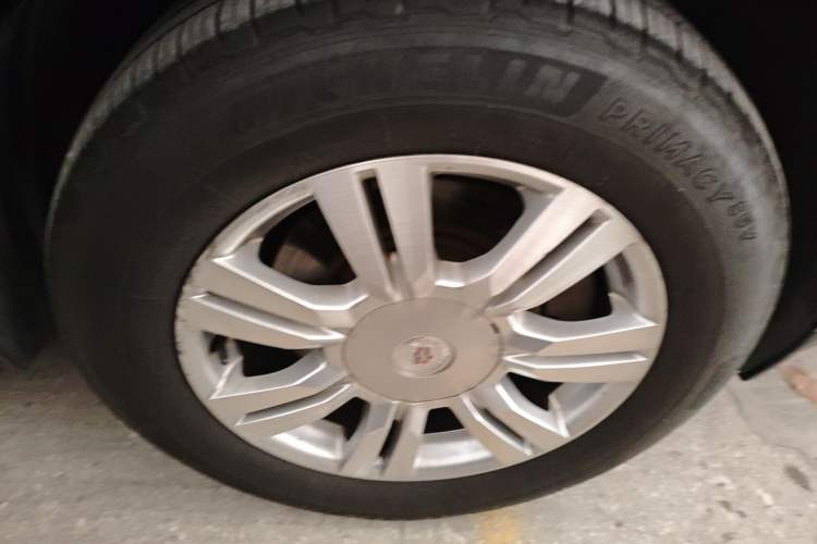 Used Cadillac SRX 2014 3.0L Elite Model Right Front Wheel Hub