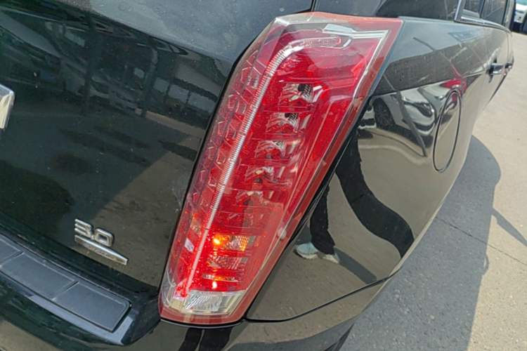 Used Cadillac SRX 2014 3.0L Elite Model Right Rear Taillight