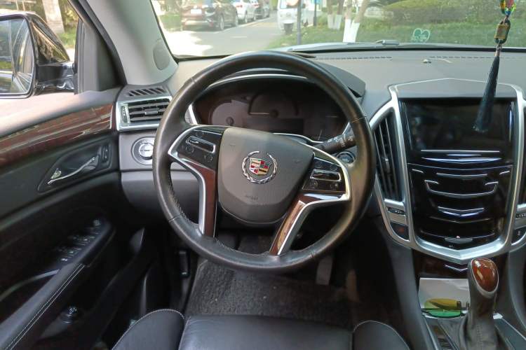 Used Cadillac SRX 2014 3.0L Elite Model Steering Wheel