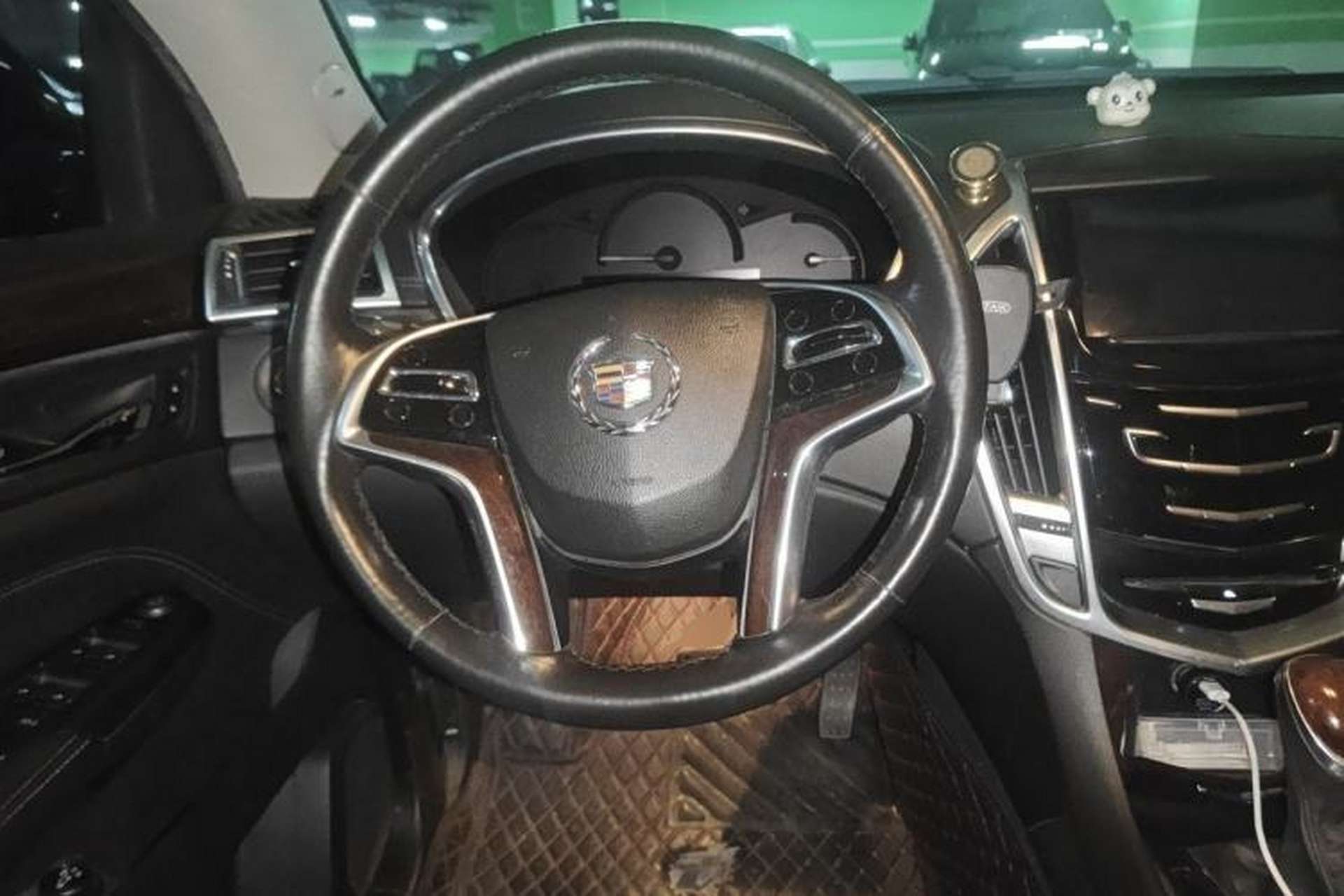 Used Cadillac SRX 2014 3.0L Elite Model Steering Wheel