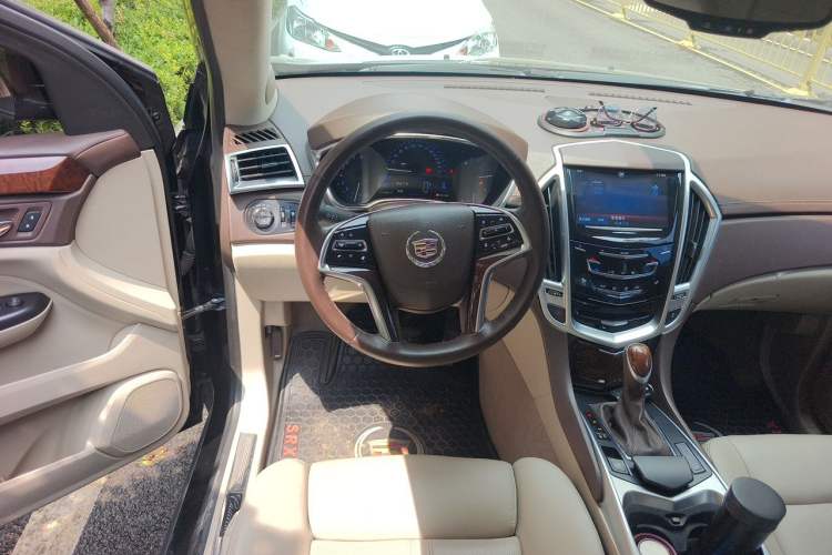 Used Cadillac SRX 2014 3.0L Elite Model Steering Wheel