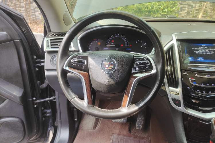 Used Cadillac SRX 2014 3.0L Elite Model Steering Wheel