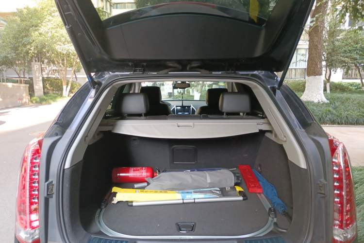 Used Cadillac SRX 2014 3.0L Elite Model Trunk