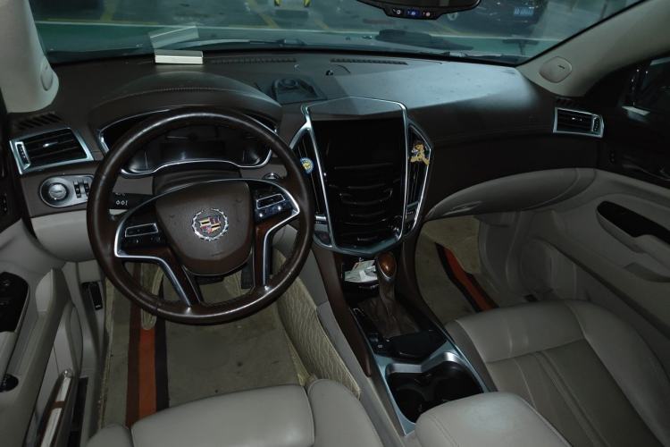 Used Cadillac SRX 2014 3.0L Elite Model Center Console