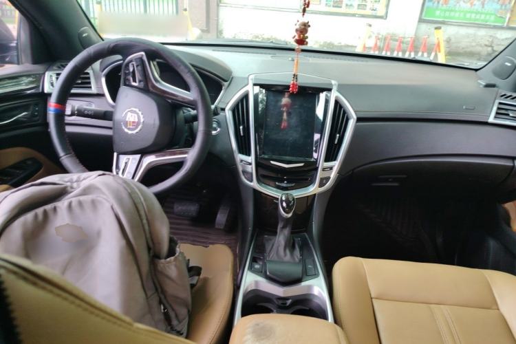 Used Cadillac SRX 2014 3.0L Luxury Model Center Console