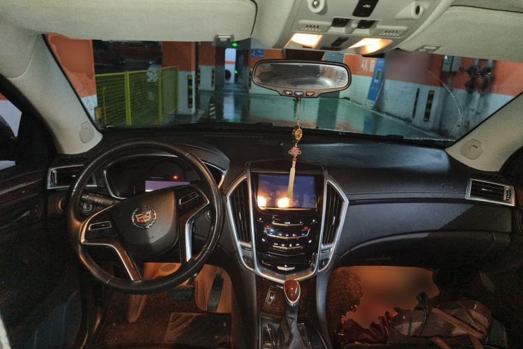 Used Cadillac SRX 2014 3.0L Elite Model Center Console