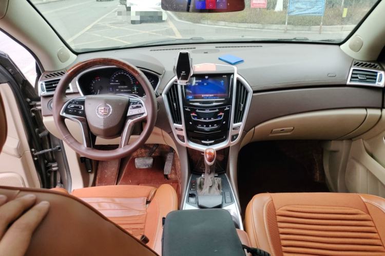 Used Cadillac SRX 2014 3.0L Elite Model Center Console