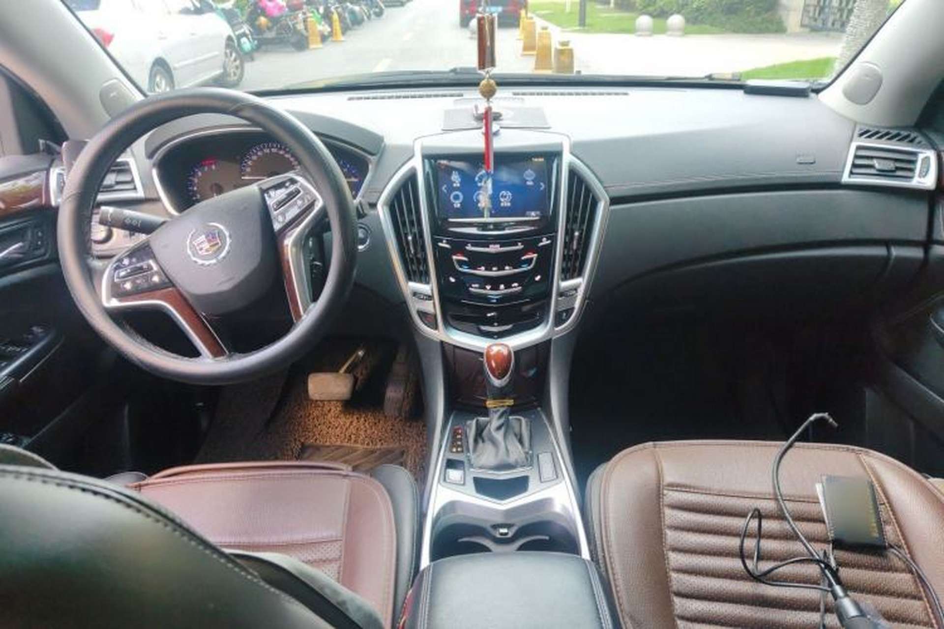 Used Cadillac SRX 2014 3.0L Leading Model Center Console
