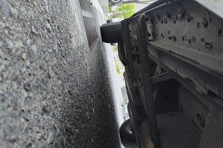 Used Cadillac SRX 2014 3.0L Elite Model Chassis Front Right