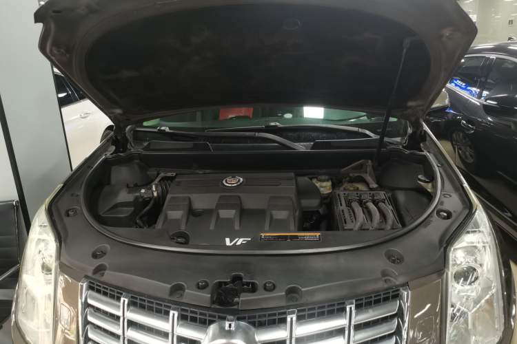 Used Cadillac SRX 2014 3.0L Comfort Model Engine Bay