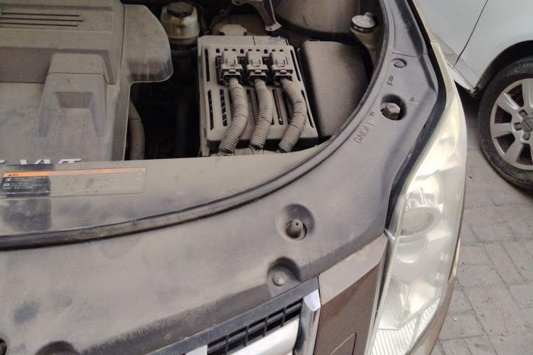 Used Cadillac SRX 2014 3.0L Comfort Model Engine Bay Left